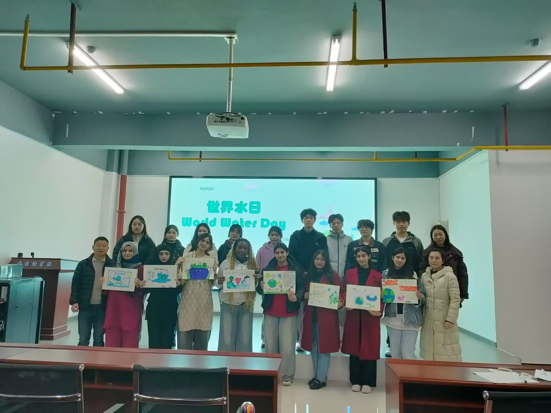 绘节水海报，传文明理念——2138cc太阳集团学生党员携手来华留学生共迎世界节水日